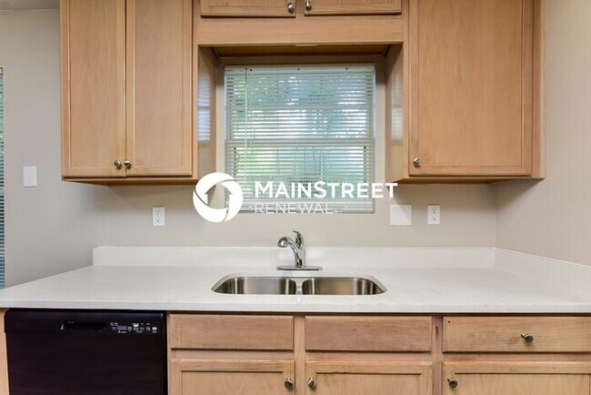 Building Photo - 3 Bedroom Pet-Friendly Home in Lithonia, GA with Main Street Renewal