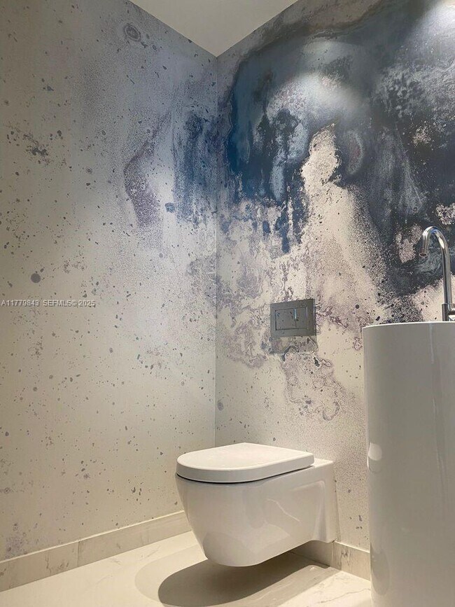 Building Photo - 1000 Biscayne Blvd