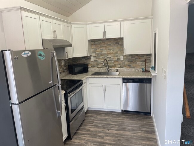 Building Photo - 377 Horse Pond Rd