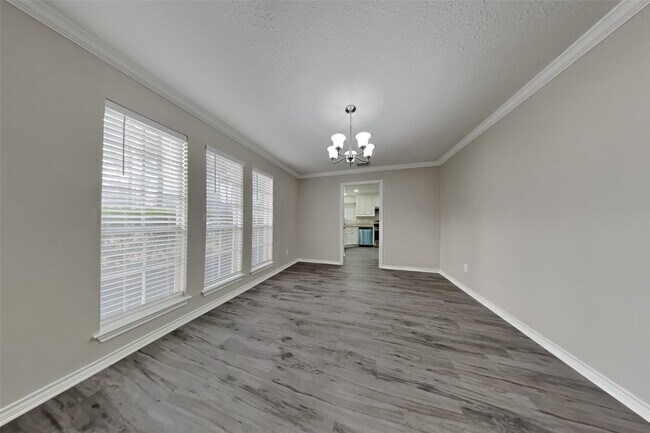 Building Photo - 5402 Woodville Ln