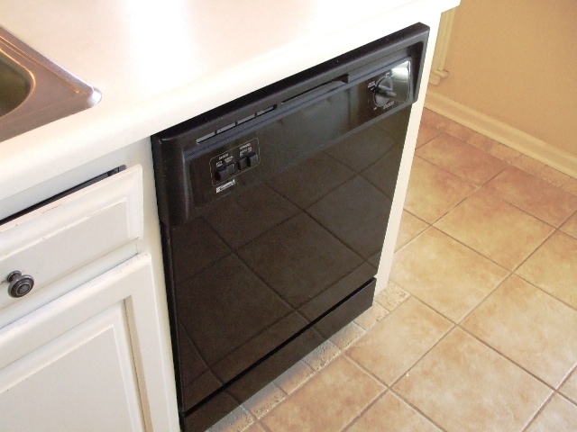 Building Photo - 2562 Oakwood Trce