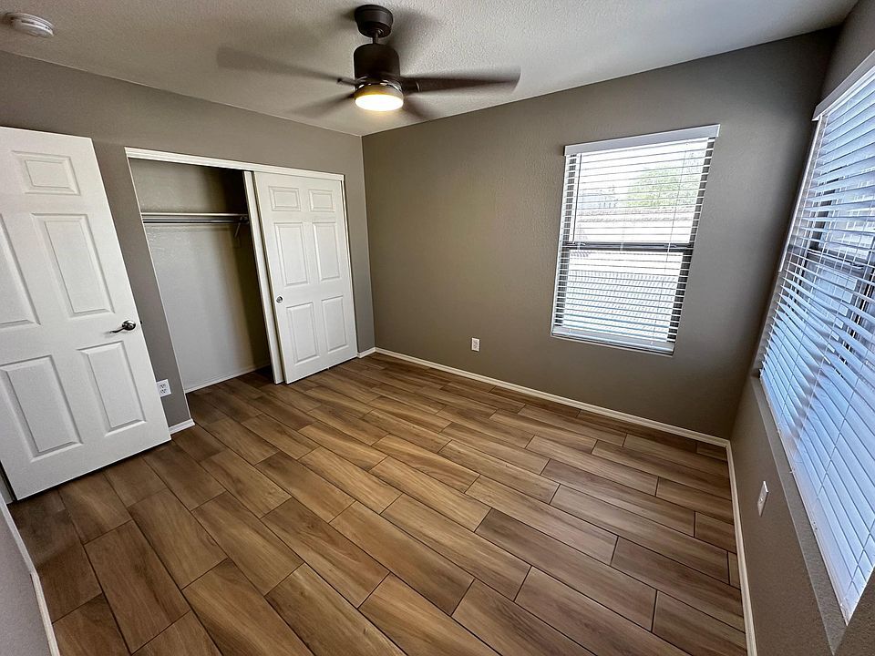 Building Photo - 2911 E Cherry Hills Dr
