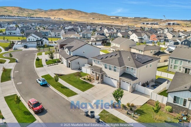 Building Photo - Modern EV Friendly Upgraded 5 BD 4 BA 3 GA...