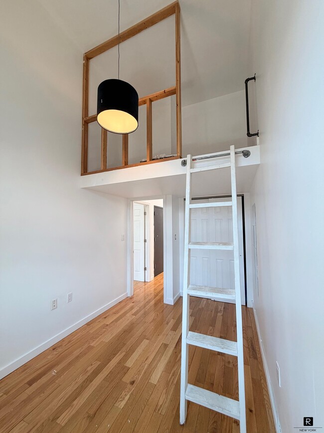 Building Photo - 211 Wyckoff Ave