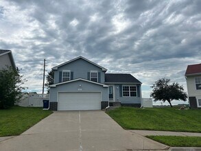 Building Photo - Home For Rent Bellevue.