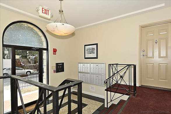 Entrance lobby - 1417 Newton St NW