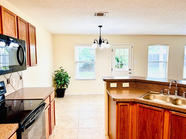Building Photo - 9809 Tyler Dr