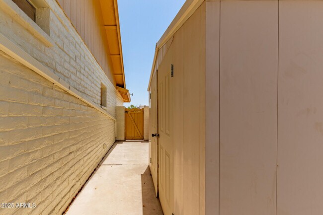 Building Photo - 5528 W Calavar Rd