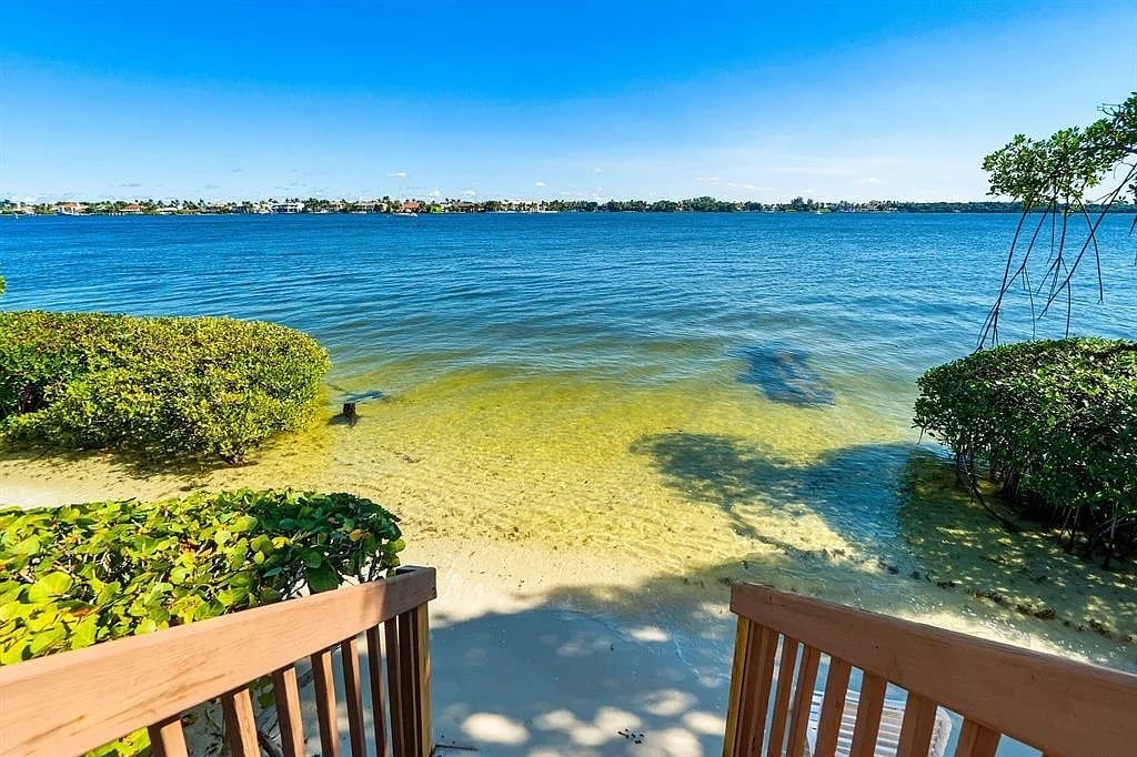 Building Photo - 20 S Lakeshore Dr