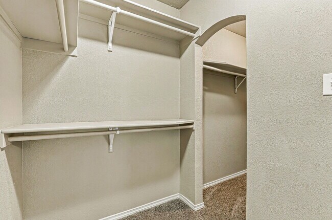 Building Photo - 14352 S Cave Ave
