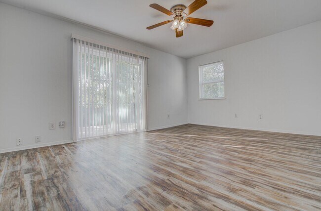Building Photo - 1807 Briar Hill Dr