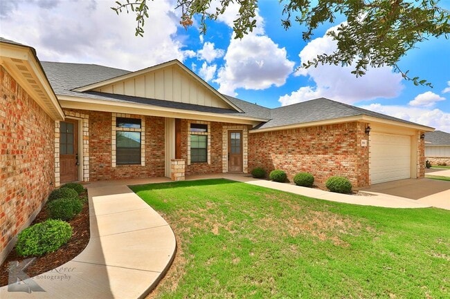 Primary Photo - 3810 Carrera Ln