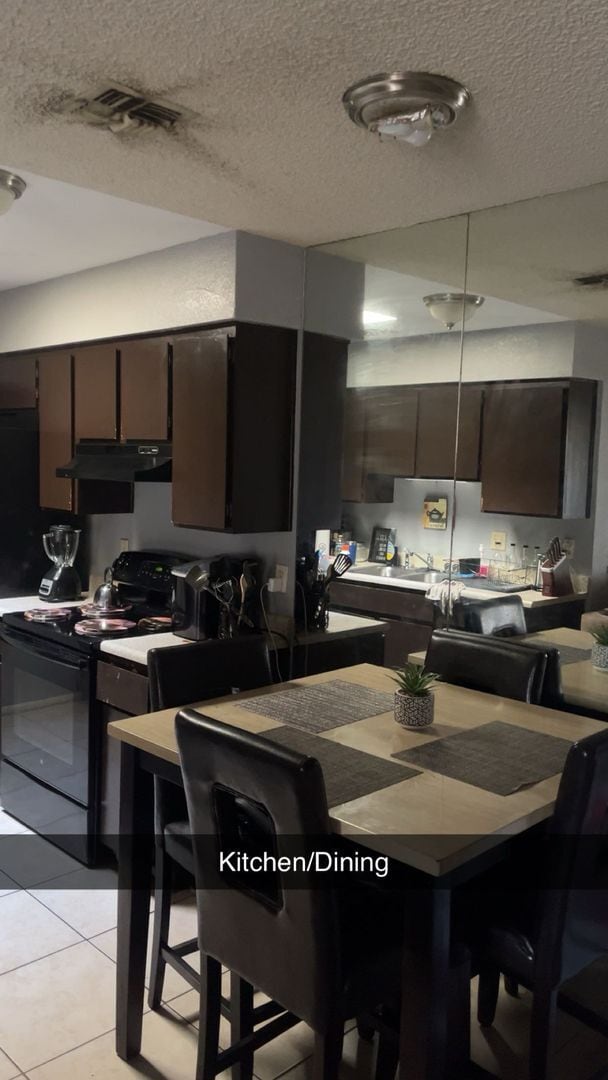 Building Photo - Well Appointed 2 bedroom 2 bathroom available February 1st.  Washer and Dryer Included!!!  Close ...