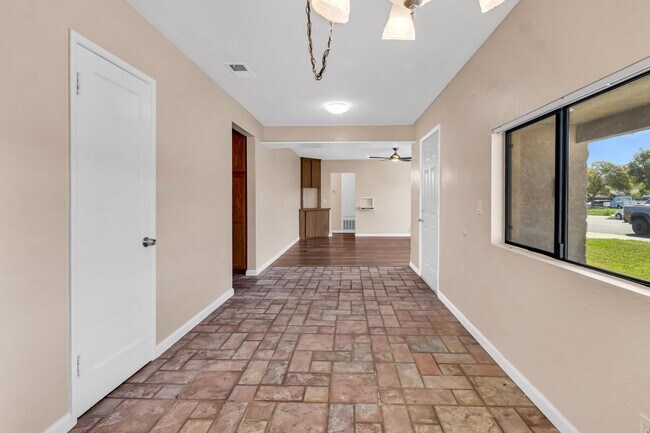 Building Photo - Patricia Lane