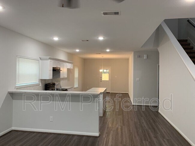 Building Photo - 3907 Lynnfield St