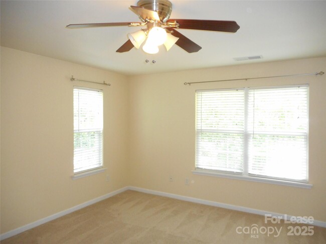 Building Photo - 15519 Stronvar House Ln