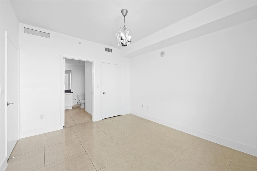 Building Photo - 90 SW 3rd St