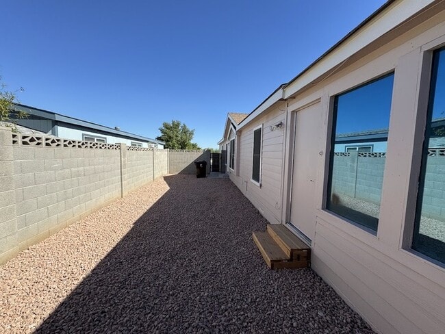 Building Photo - Manufactured Home in Desert Vista Place