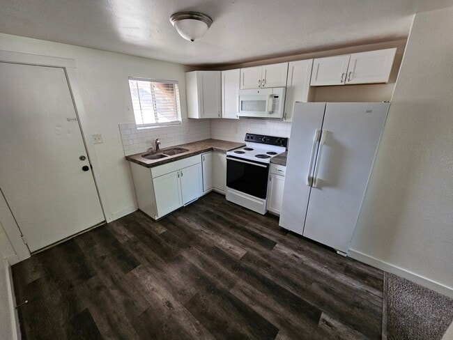 Building Photo - 580 S 470 E