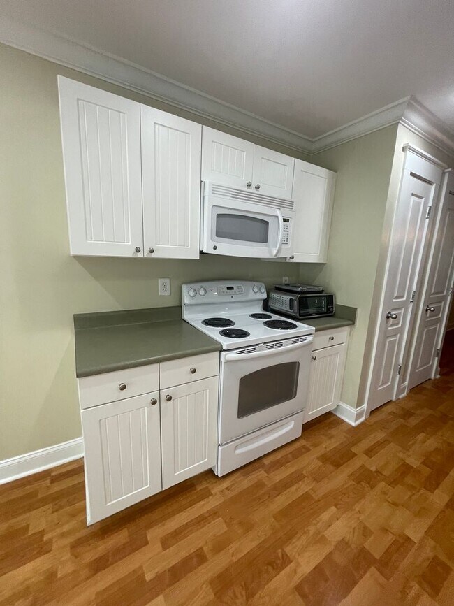 Building Photo - 14-1413 Ordonez