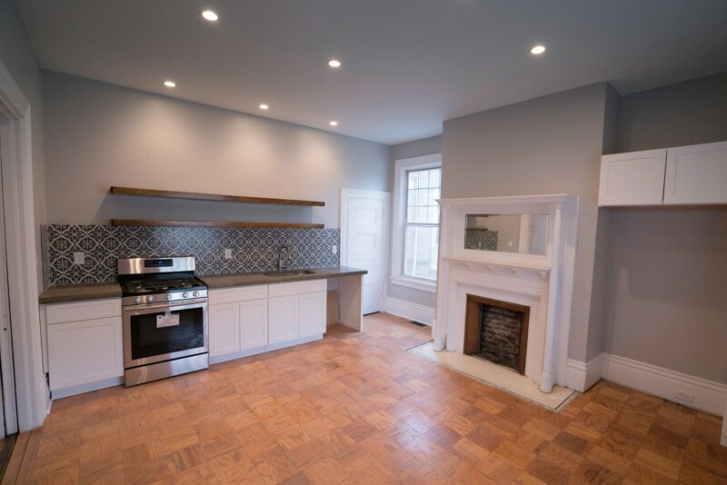 Building Photo - 658 Maple Ln