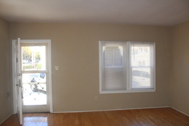 Building Photo - Spacious corner unit in Cortez Hills!
