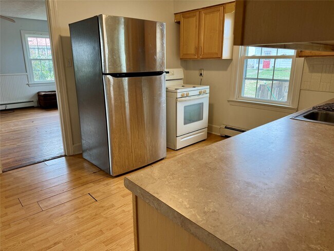 Building Photo - 8424 E Lake Rd