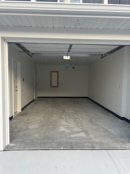 Garage - 4815 W 5th St