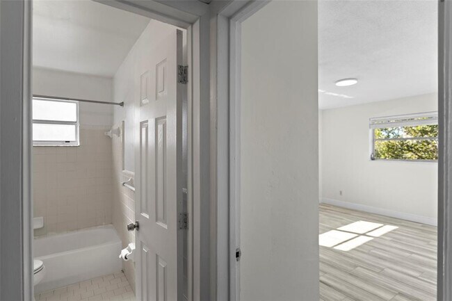 Building Photo - 493 NW 43rd St