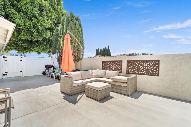 Building Photo - Irvine central location 2bd/1ba with separ...