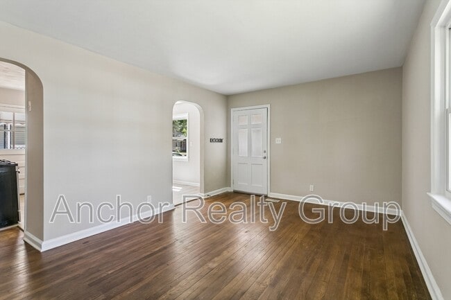 Building Photo - 7730 Ruthven Rd