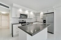 Building Photo - 6039 Collins Ave