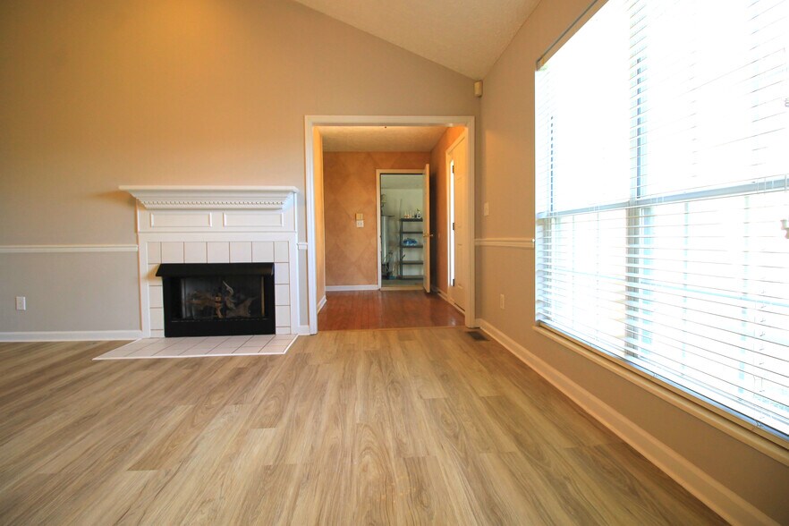 Building Photo - 5510 Fair Oaks Ln
