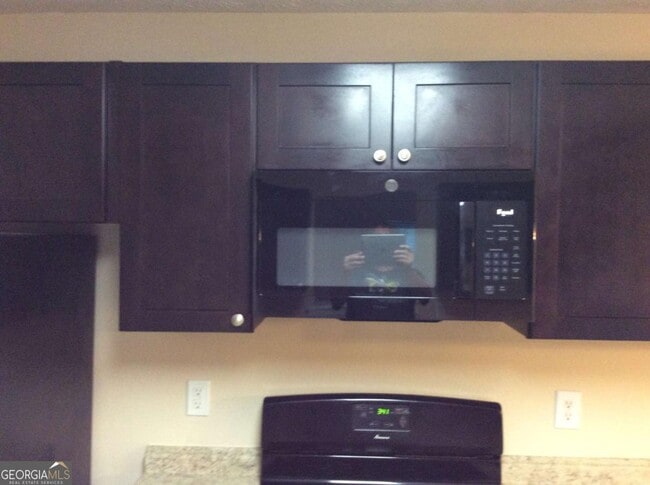 Building Photo - 4015 Yellow Pine Ct