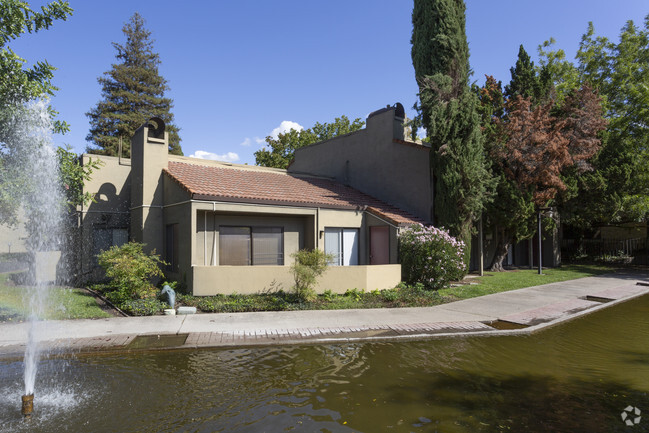 Building Photo - Venetian Park Apartments