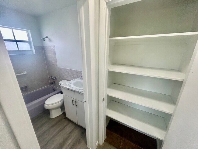 Building Photo - 7511 Venetian St