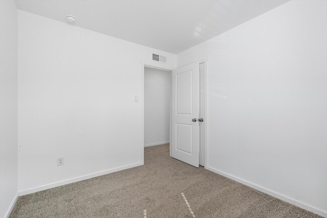 Building Photo - 924 Blue Heron Dr