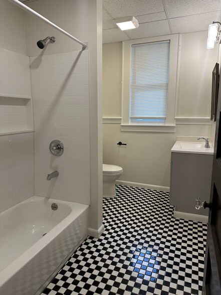 Bathroom - 368 Seaview Ave