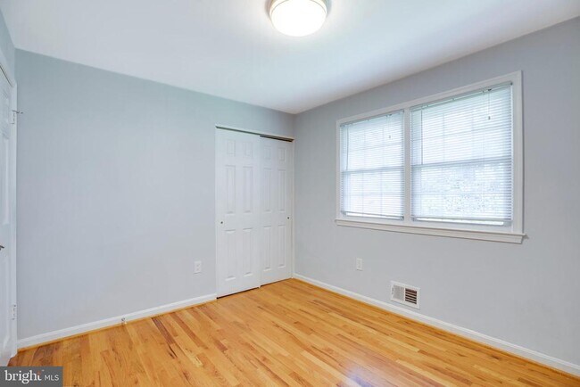 Building Photo - 1208 Forestwood Dr