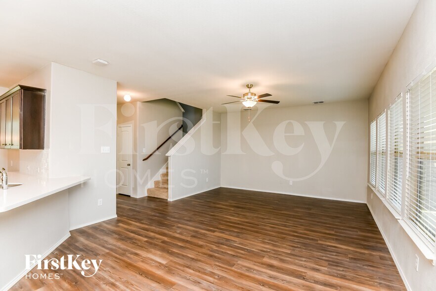 Building Photo - 5836 Japonica St