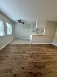 Building Photo - 1 BDRM DOWNSTAIRS MOVE IN READY WITH PARKING!
