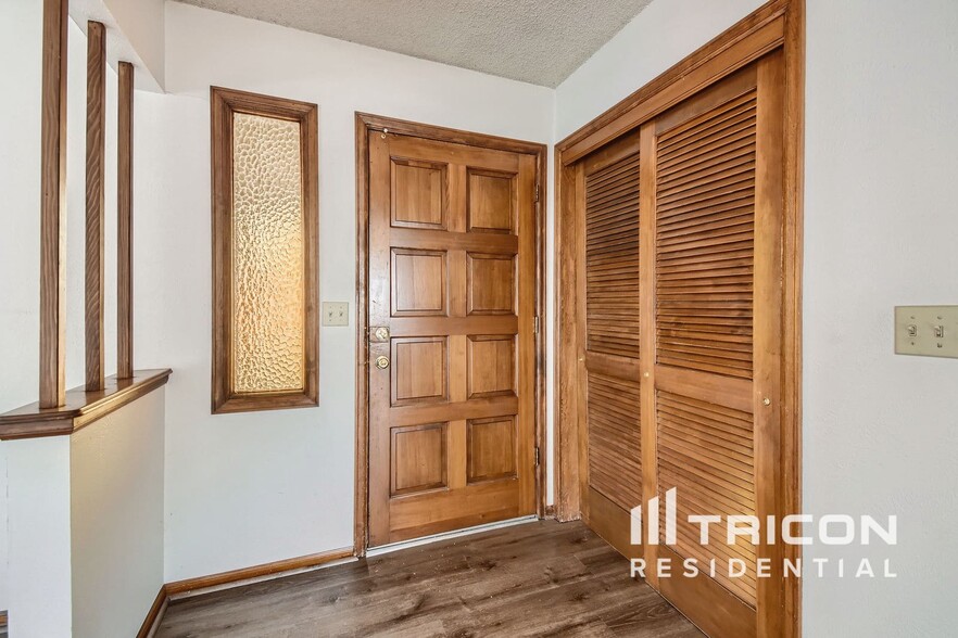 Building Photo - 6552 W Morraine Pl