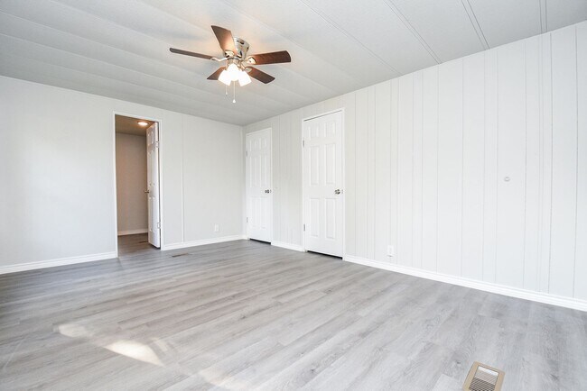 Building Photo - Cozy Roy Harris Loop mobile home