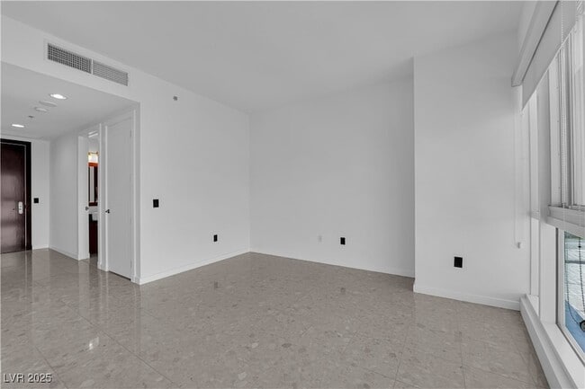 Building Photo - 4575 Dean Martin Dr