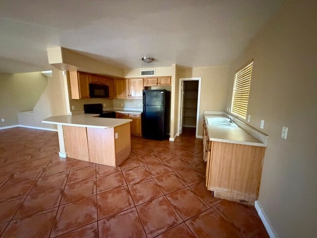 Building Photo - spacious 4-bedroom, 3-bathroom house is perfect for those looking for a comfortable and convenien...