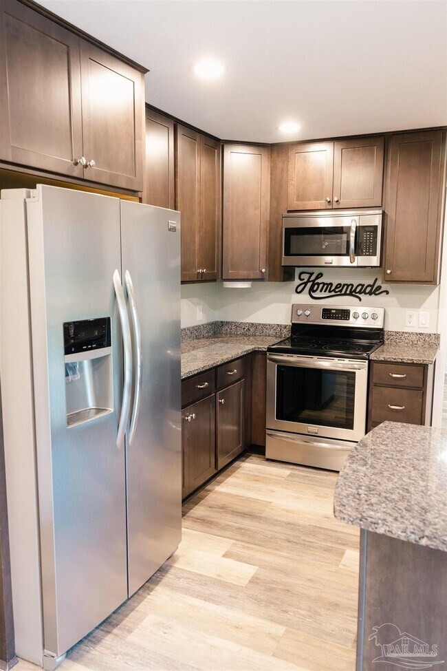 Building Photo - 5580 Homewood Rd