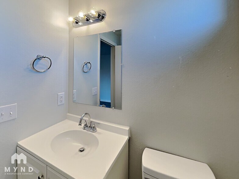 Building Photo - 545 Truffles St