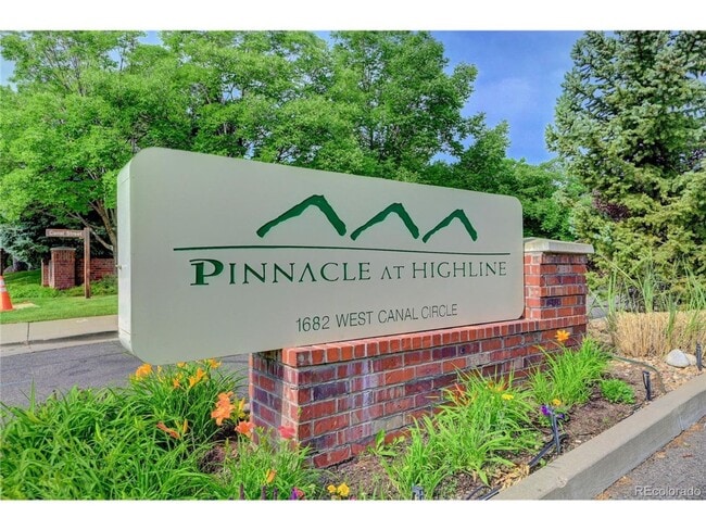 Building Photo - LOCATION LOCATION!! 2-bed 2-bath condo loc...