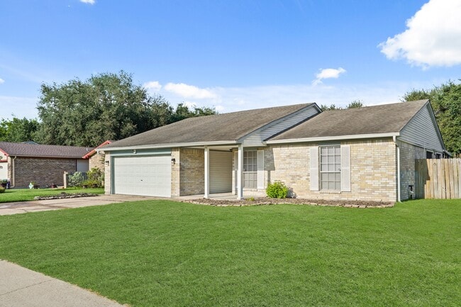 Building Photo - 1426 Ashwood Dr