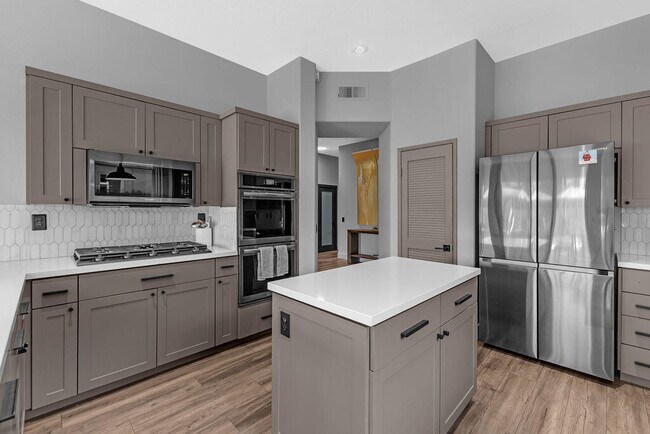 Building Photo - 93 N Kavenish Dr